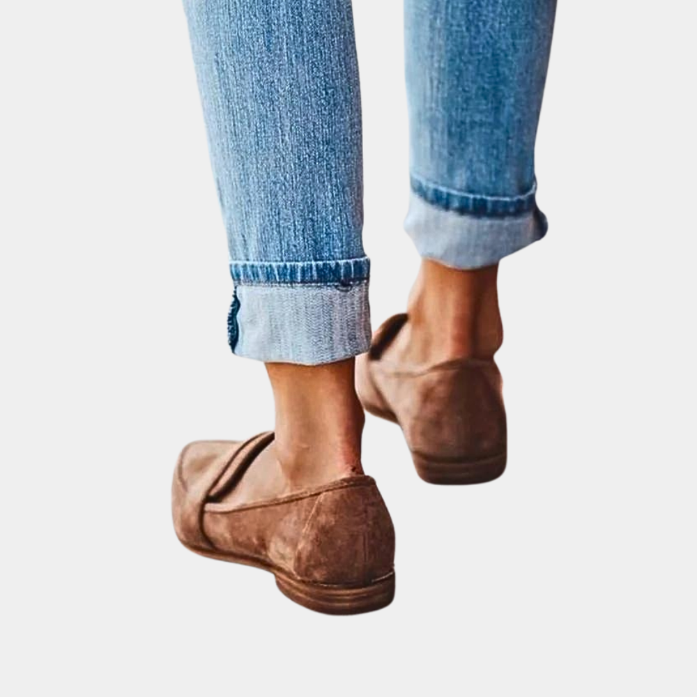 Serenithra – Classic Round Toe Loafers