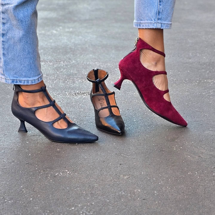 DECOLLETE WITH STRAPS AND LOW HEEL