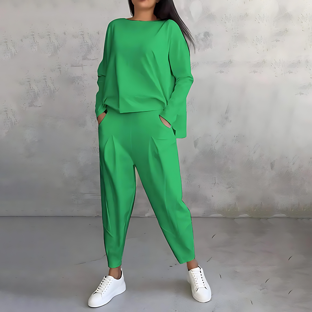 Women’s Casual Loose-Fit Top and Tapered Pants Set 4